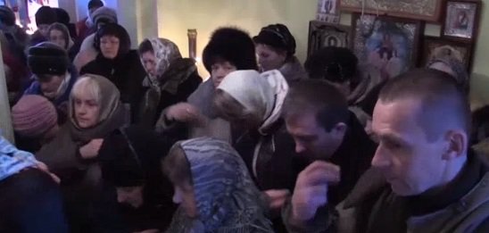 Жители Луганской Народной Республики перенесли недели и месяцы артобстрелов украинской артиллерии, но не утратили веры, а, напротив, многие обрели ее, и все - сплотились, стали дружнее. Жители Луганской Народной Республики перенесли недели и месяцы артобстрелов украинской артиллерии, но не утратили веры, а, напротив, многие обрели ее, и все - сплотились, стали дружнее.