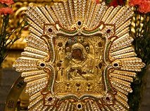 Почаевская икона Божией Матери — на стороне правых Почаевская икона Божией Матери — на стороне правых