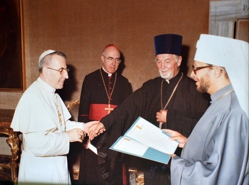 ни Франциска, ни его визави, этих темы по-настоящему не волнуют, как и проблемы чистоты собственных вероисповеданий. ни Франциска, ни его визави, этих темы по-настоящему не волнуют, как и проблемы чистоты собственных вероисповеданий.