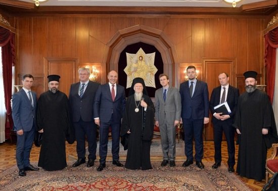 Андрей Парубий, по указанию нелегитимной киевской власти занимающий пост спикера Верховной Рады, во время своего официального визита в Турцию 19 ноября провел встречу со Вселенским Патриархом Варфоломеем. Андрей Парубий, по указанию нелегитимной киевской власти занимающий пост спикера Верховной Рады, во время своего официального визита в Турцию 19 ноября провел встречу со Вселенским Патриархом Варфоломеем.