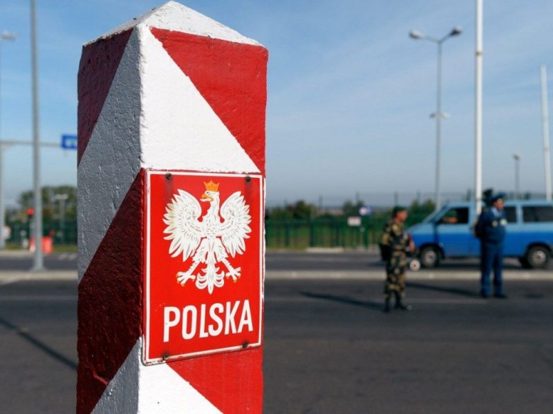 Польша вдвое увеличит военный контингент на границе с Белоруссией