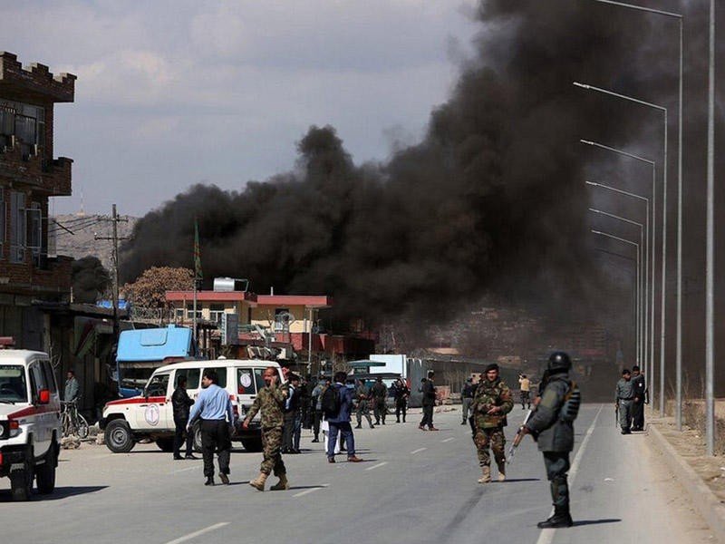 При взрывах в Кабуле погибли десять американских военных, сообщили СМИ