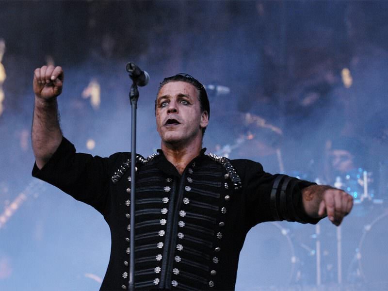 Певец Линдеманн выступил на Красной площади Певец Линдеманн выступил на Красной площади