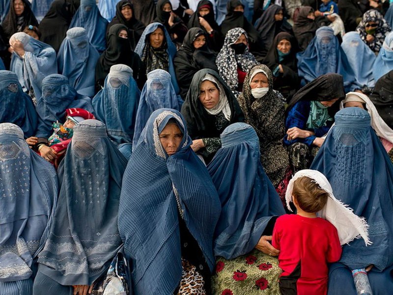 Талибы использовали слезоточивый газ против демонстрации женщин