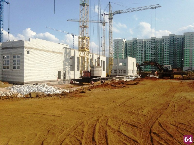 строят новую школу. стройка объект. стройка школы. школа в нижневартовске на 1125 мест. строится садик в дзержинском районе ярославля.