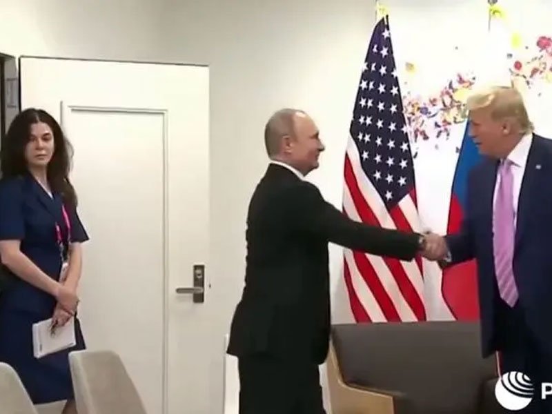 Источник в МИД ответил на слова о красивой переводчице на встрече Путина и Трампа Источник в МИД ответил на слова о красивой переводчице на встрече Путина и Трампа