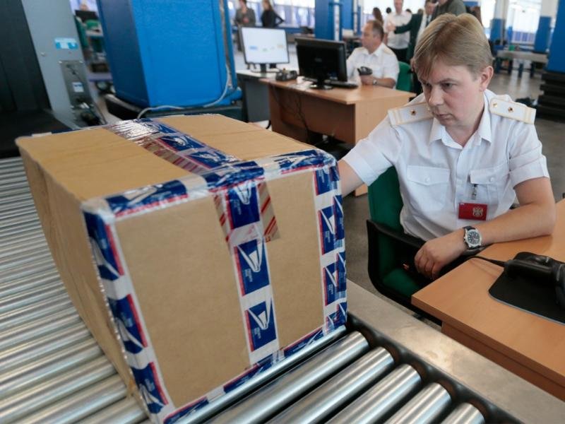 СБУ задерживает жителей Донбасса за получение посылок из России СБУ задерживает жителей Донбасса за получение посылок из России