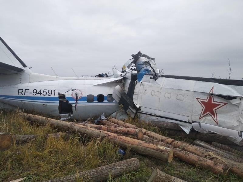 Из упавшего в Татарстане самолета извлекли 11 человек без признаков жизни