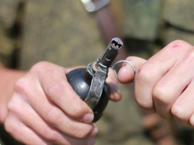 Украинец решил познакомиться с женщиной с помощью гранат