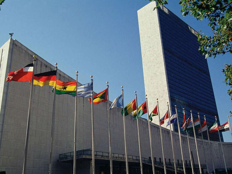 Снайперы оцепили здание ООН из-за мужчины с дробовиком