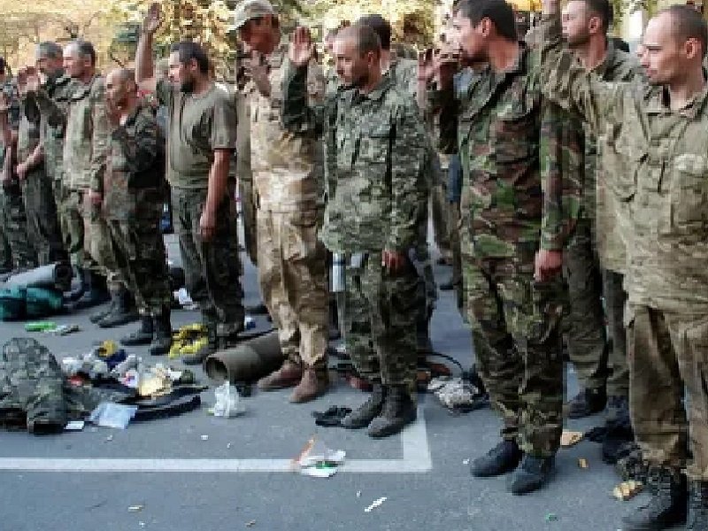 500 украинских боевиков сдались в плен в Красном Лимане 