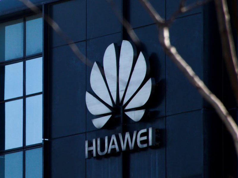 Huawei закрывает свои магазины в России
