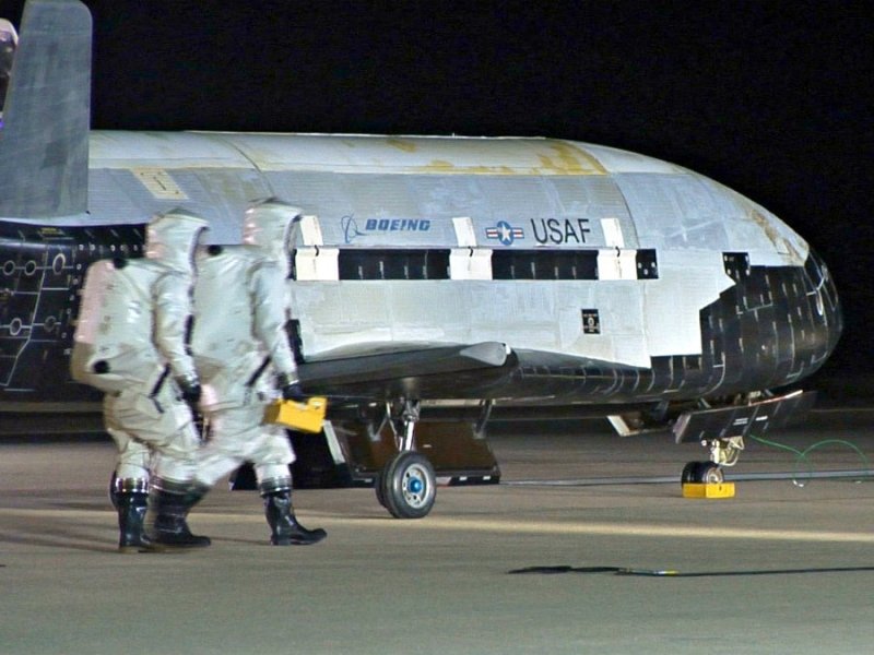 Американский космический бомбардировщик X-37B провел на орбите уже более 900 дней Американский космический бомбардировщик X-37B провел на орбите уже более 900 дней