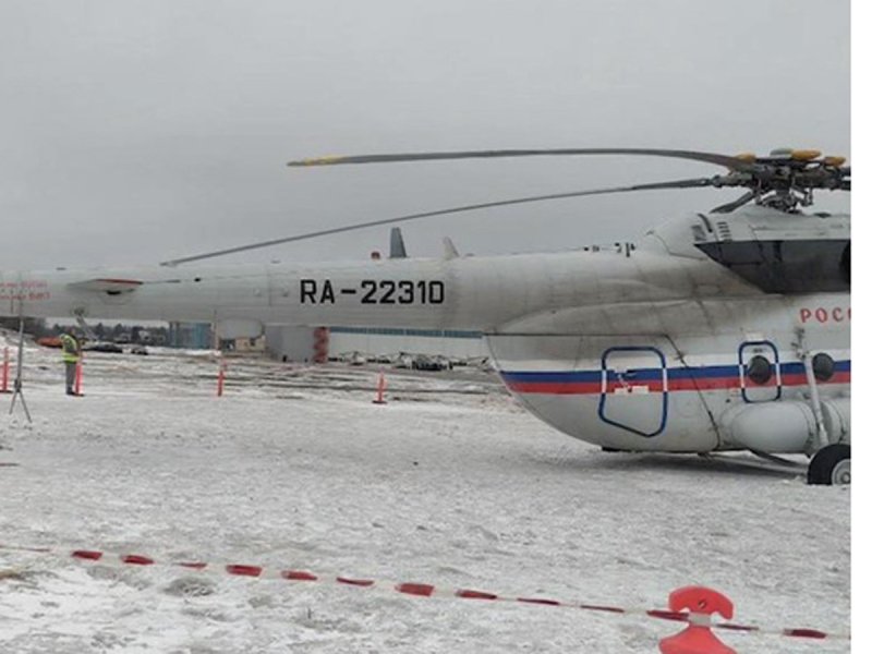 В аэропорту Внуково разбился вертолет Ми-8