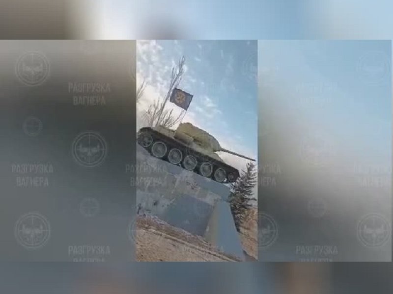 Бойцы ЧВК «Вагнер» дошли до памятника воинам-танкистам в Бахмуте Бойцы ЧВК «Вагнер» дошли до памятника воинам-танкистам в Бахмуте