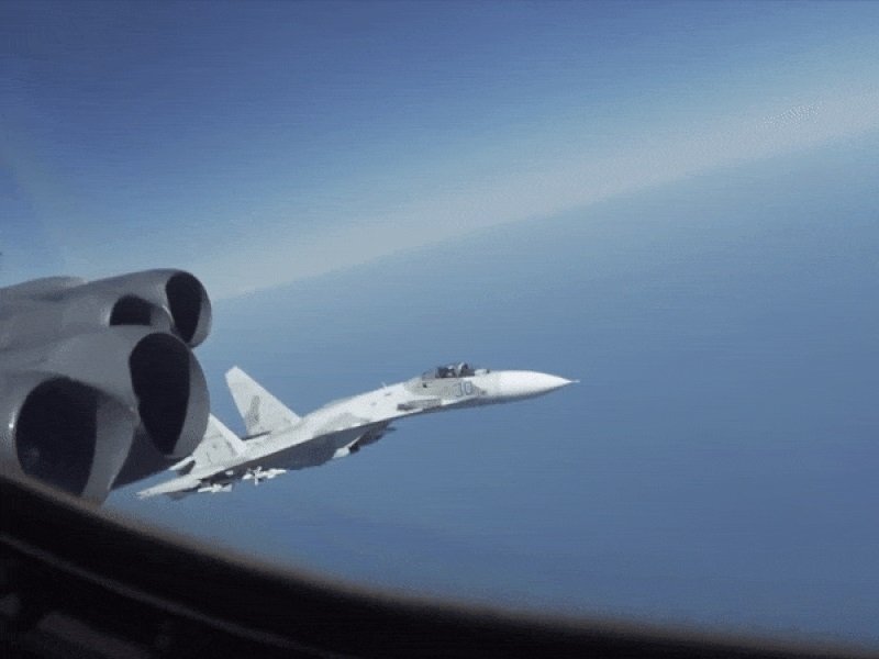 Опубликовано видео пролета Су-27 возле беспилотника США