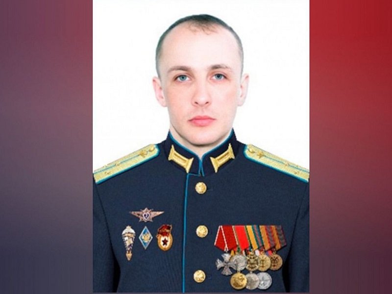 Старший лейтенант Александр Бичаев ценой жизни спас своих товарищей Старший лейтенант Александр Бичаев ценой жизни спас своих товарищей